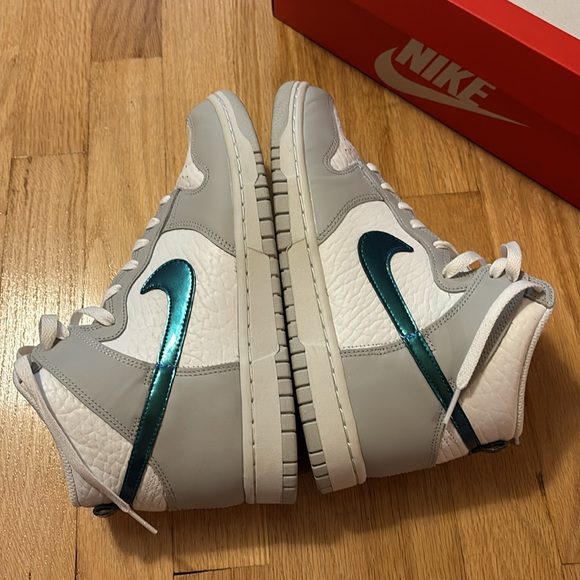 Nike Dunk High - Picture 5 of 9